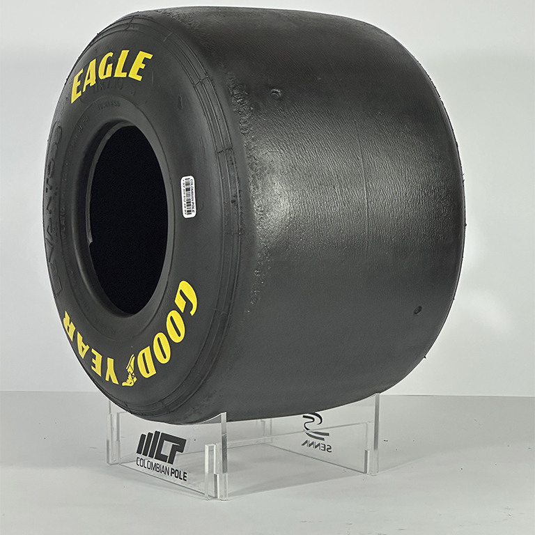 Pole F1 Good Year Grande